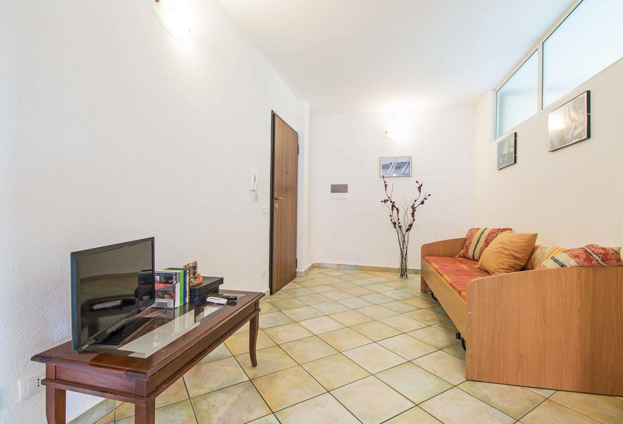 Residenza Maria Antonia - Private Apartment Orosei Extérieur photo